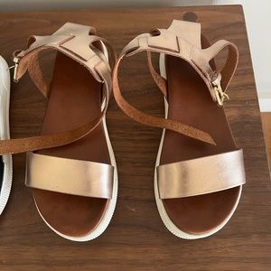 MIA Ellen 1.25” Platform Sandal. Excellent condition. Rose Gold size 7